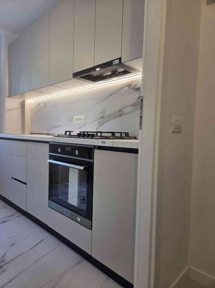 Apartament cu 3 camere semidecomandat în Titan