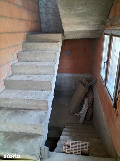 Casă cu 4 camere cu Teren 200 Mp în Cordun