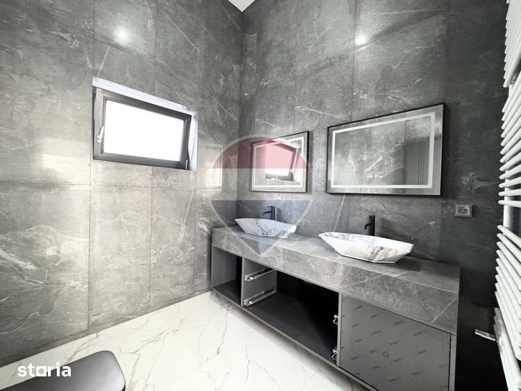 Casă cu 6 camere cu Teren 422 Mp în Central