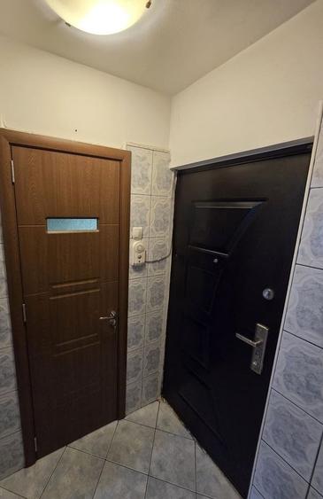 Garsonieră decomandată în Titan