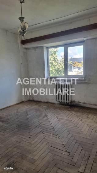 Apartament cu 3 camere semidecomandat în Central