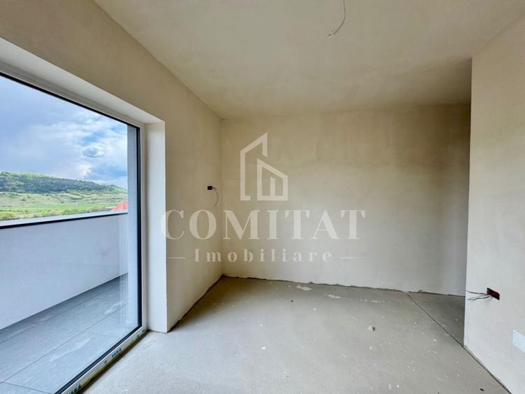 Apartament cu 3 camere semidecomandat în Dâmbul Rotund