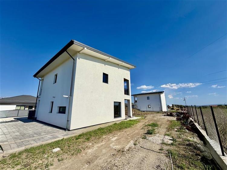 Casă individuală cu 4 camere cu Canalizare în Miroslava