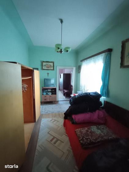 Casă cu 3 camere cu Teren 250 Mp în Central