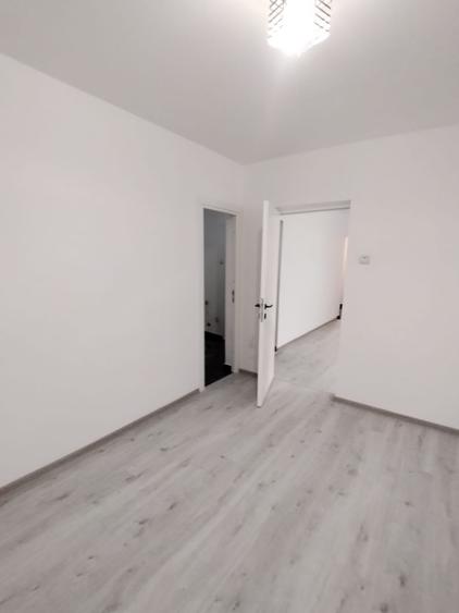 Apartament cu 2 camere semidecomandat în Podu Roș