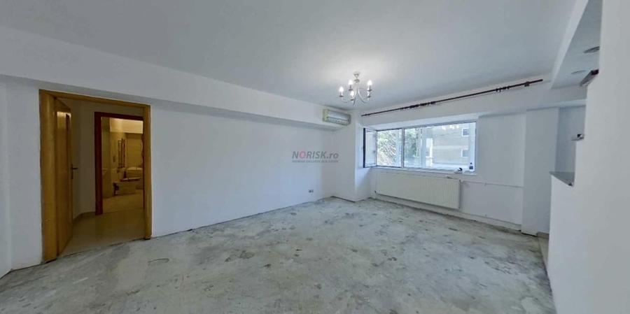Apartament cu 4 camere semidecomandat în Lacul Tei