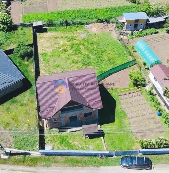 Casă cu Teren 600 Mp în Cut