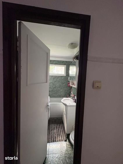 Apartament cu 3 camere semidecomandat în Astra
