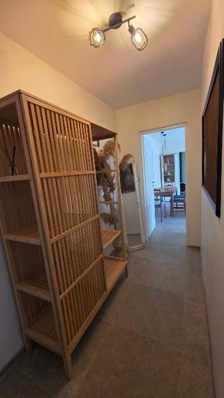 Apartament cu 3 camere decomandat, mobilat în Buziașului