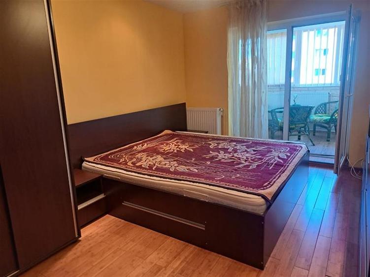 Apartament cu 3 camere decomandat, mobilat în Lenin