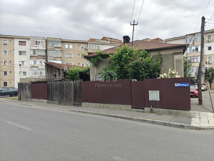 Casă cu 3 camere cu Canalizare în Central