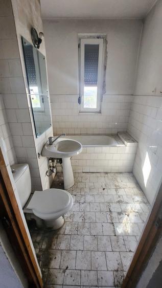 Apartament cu 4 camere decomandat în Complex Studențesc