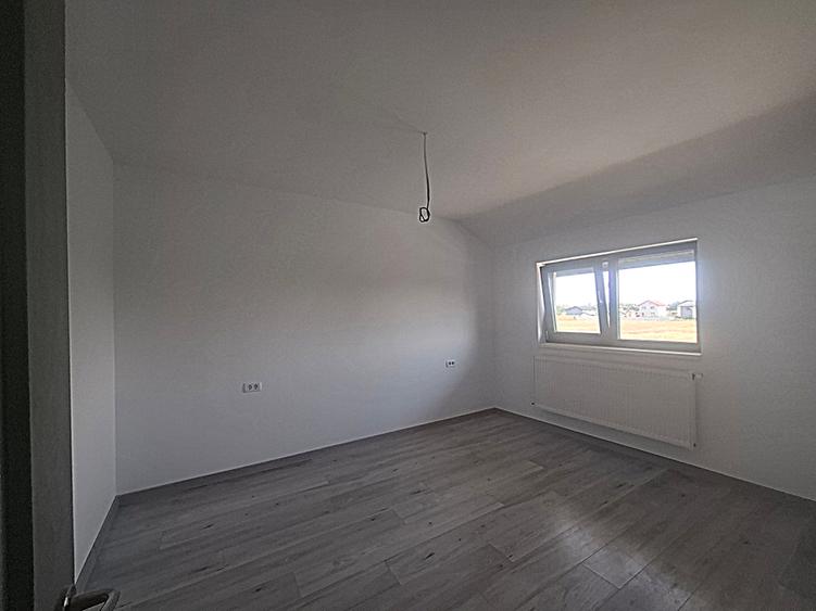 Casă individuală cu 4 camere cu Teren 400 Mp în Domnești