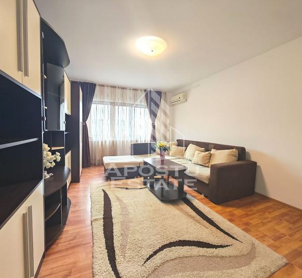 Apartament cu 3 camere semidecomandat în Aradului