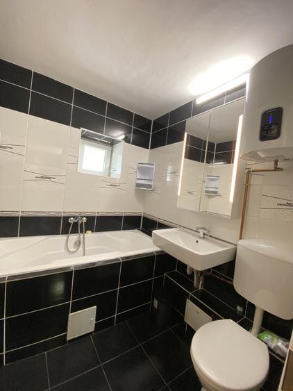 Apartament cu 3 camere decomandat, mobilat în Decebal