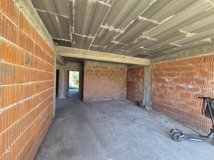 Casă individuală cu 7 camere cu Canalizare în Chiajna