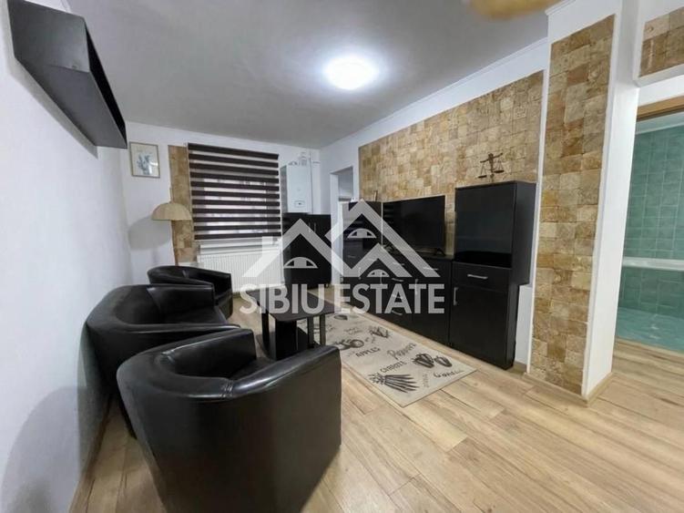 Apartament cu 3 camere decomandat, mobilat în Central