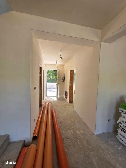 Casă cu 3 camere cu Teren 400 Mp în Central