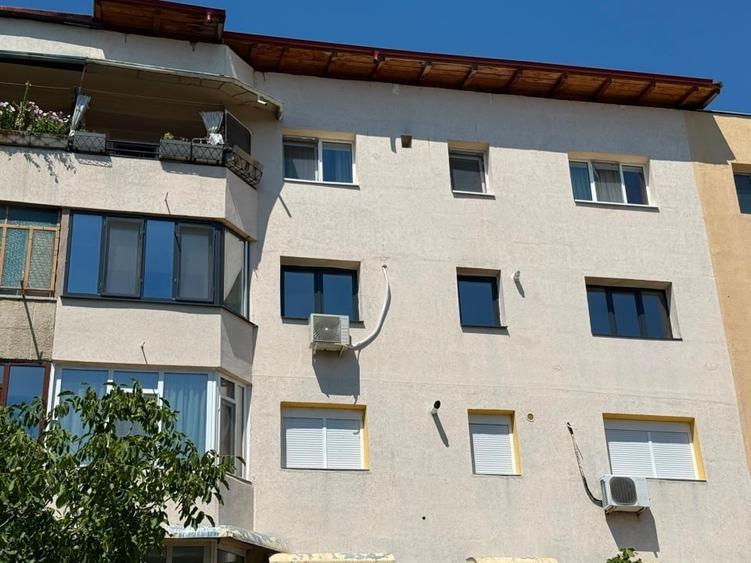Apartament cu 3 camere decomandat în Nord-Est