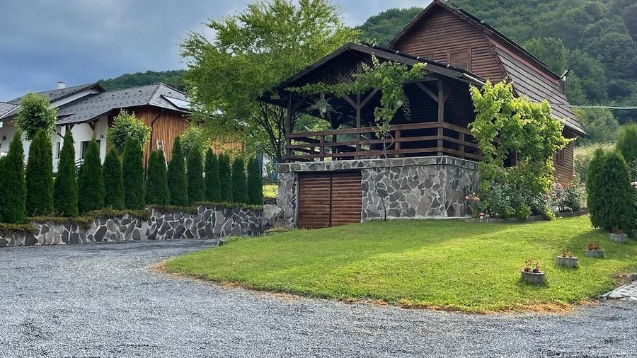 Casă cu 2 camere cu Teren 500 Mp în Central