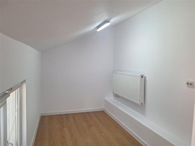 Casă individuală cu 6 camere cu Canalizare în Central