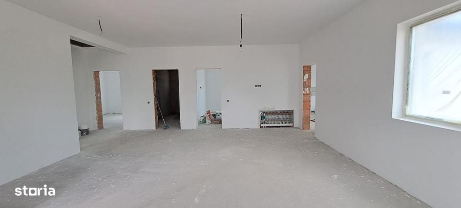 Casă cu 4 camere cu Teren 500 Mp în Dragomirești-Deal