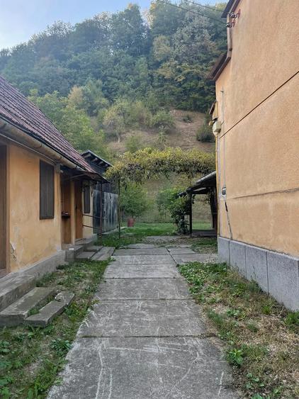 Casă cu Teren 2287 Mp în Nădrag