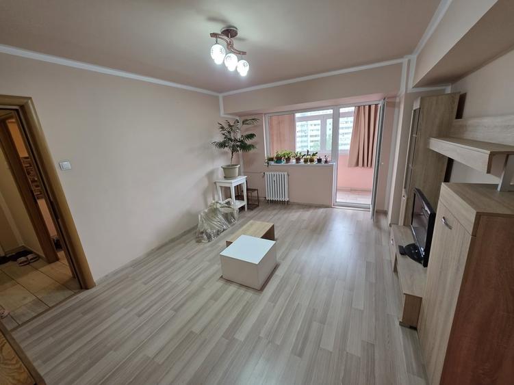 Apartament cu 3 camere decomandat în Doamna Ghica