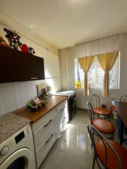 Apartament cu 4 camere semidecomandat în Micălaca