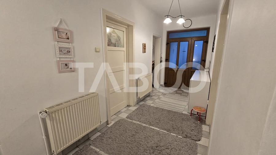 Apartament cu 3 camere decomandat, mobilat în Lazaret