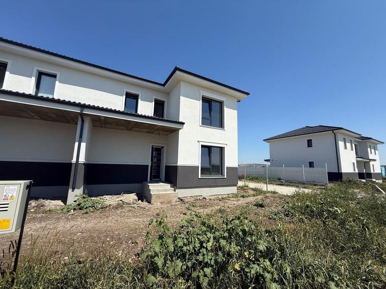 Duplex cu 4 camere cu Canalizare în Șura Mică