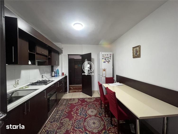 Apartament cu 3 camere decomandat în Nicolina