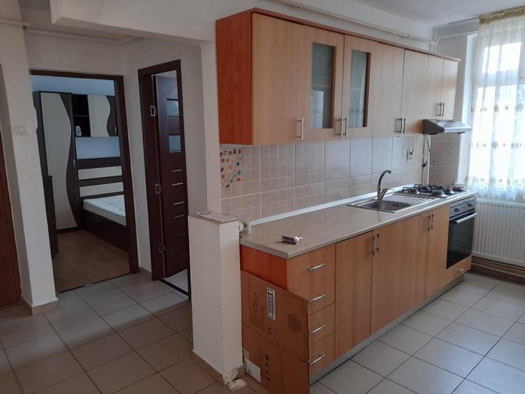 Apartament cu 2 camere decomandat în Precista