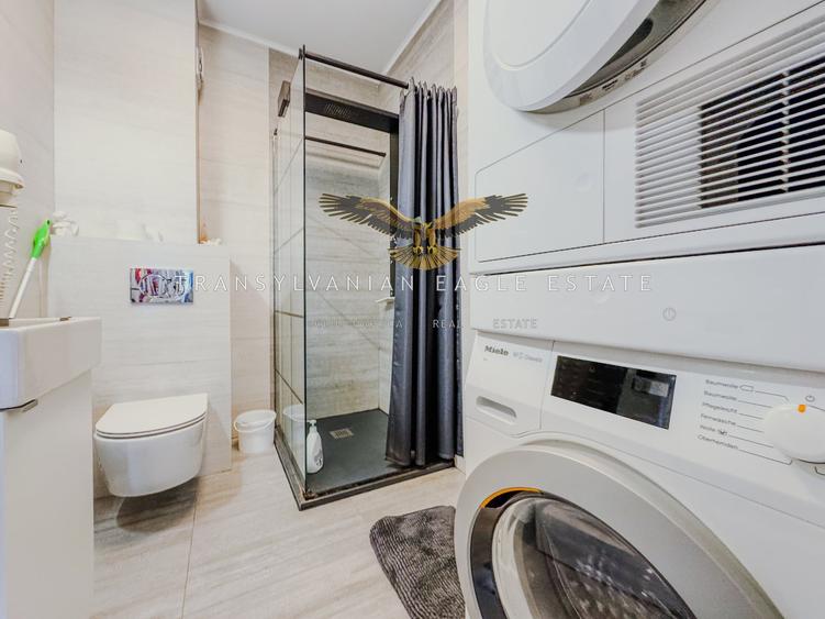 Apartament cu 3 camere semidecomandat, mobilat în Central