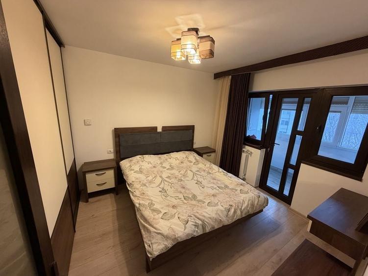 Apartament cu 4 camere decomandat în Central