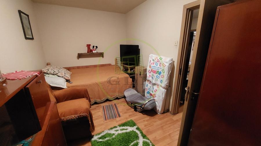 Apartament cu 2 camere semidecomandat, mobilat în Craiovița Nouă