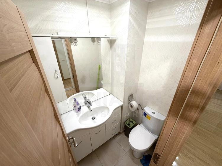 Apartament cu 3 camere decomandat în Rovine