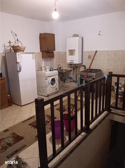 Casă cu 10 camere cu Teren 750 Mp în Rediu