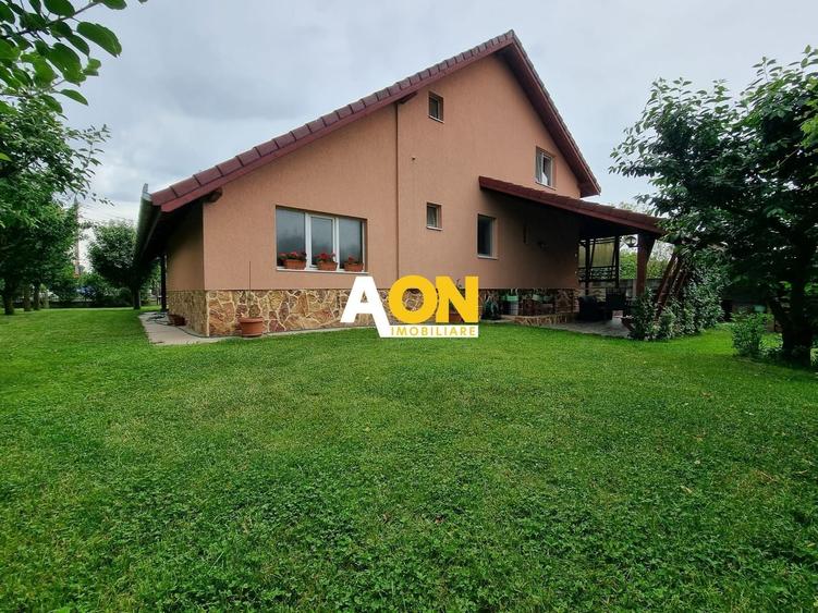 Casă individuală cu 5 camere cu Teren 660 Mp în Micești
