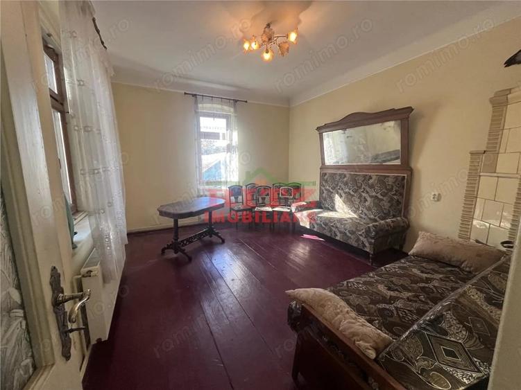 Casă cu 3 camere cu Teren 1623 Mp în Central