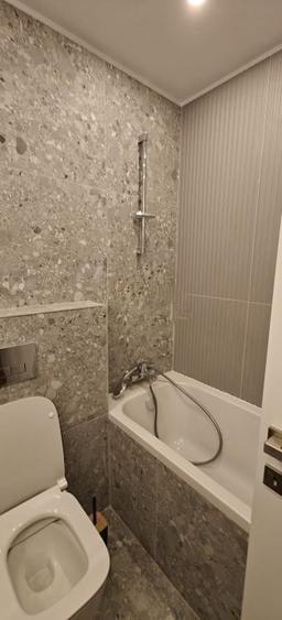 Apartament cu 2 camere decomandat, mobilat în Tei
