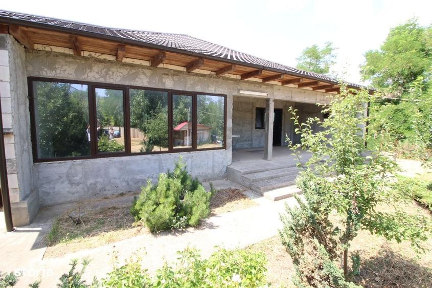 Casă cu 4 camere în Odaia Manolache