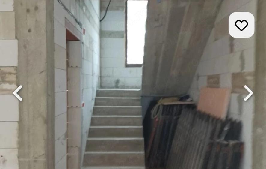 Casă cu Teren 1850 Mp în Sagna