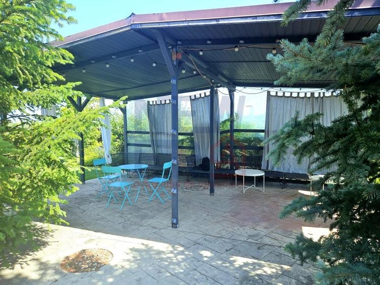 Casă individuală cu 7 camere cu Canalizare în Niculești