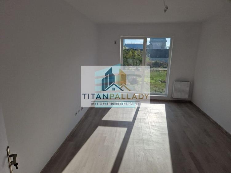 Apartament cu 3 camere decomandat în Titan