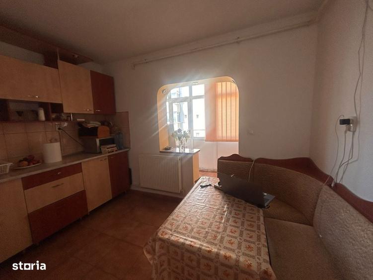 Apartament cu 3 camere decomandat în Exterior Vest