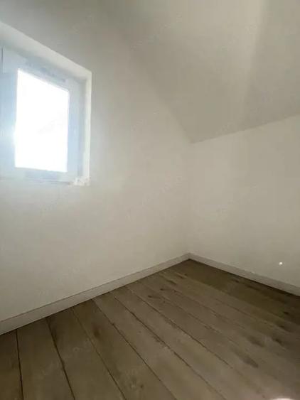 Casă cu 5 camere cu Teren 653 Mp în Giarmata