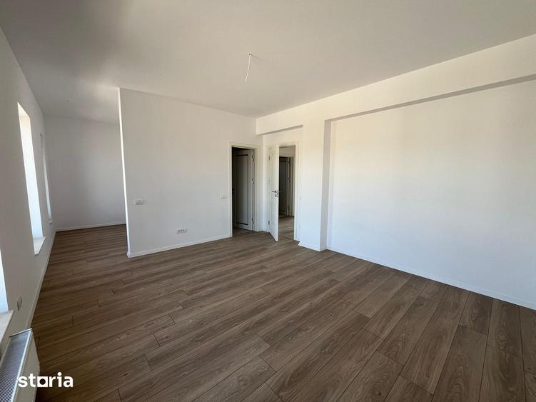Casă cu 5 camere cu Teren 704 Mp în Balotești