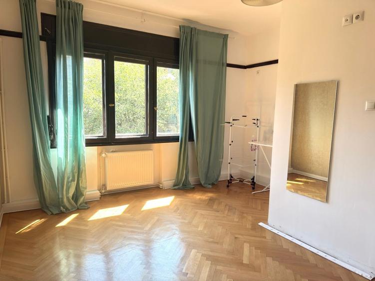 Apartament cu 5 camere decomandat, mobilat în P-ța Universității