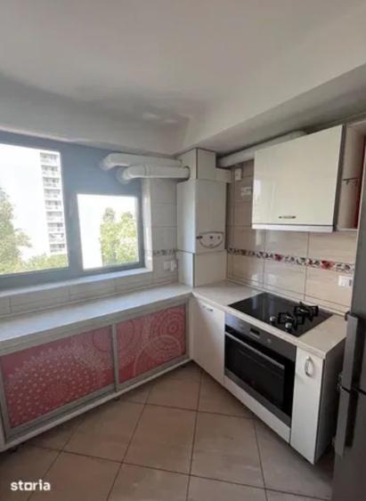 Apartament cu 3 camere decomandat, mobilat în Titan